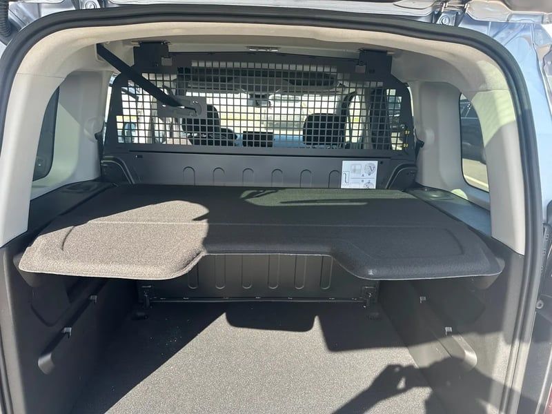 Photo de la voiture PEUGEOT RIFTER Standard BlueHDi 130 S&S EAT8 Allure