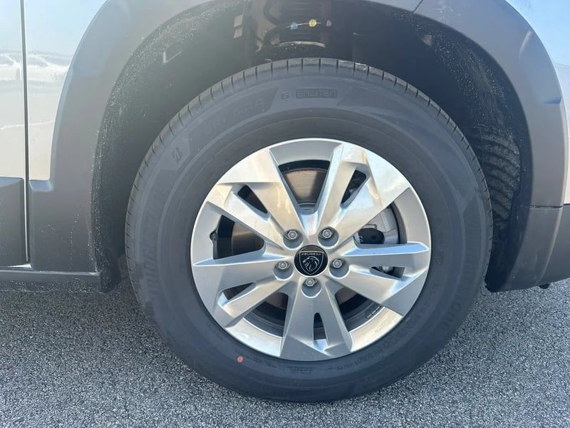 Photo de la voiture PEUGEOT RIFTER Standard BlueHDi 130 S&S EAT8 Allure