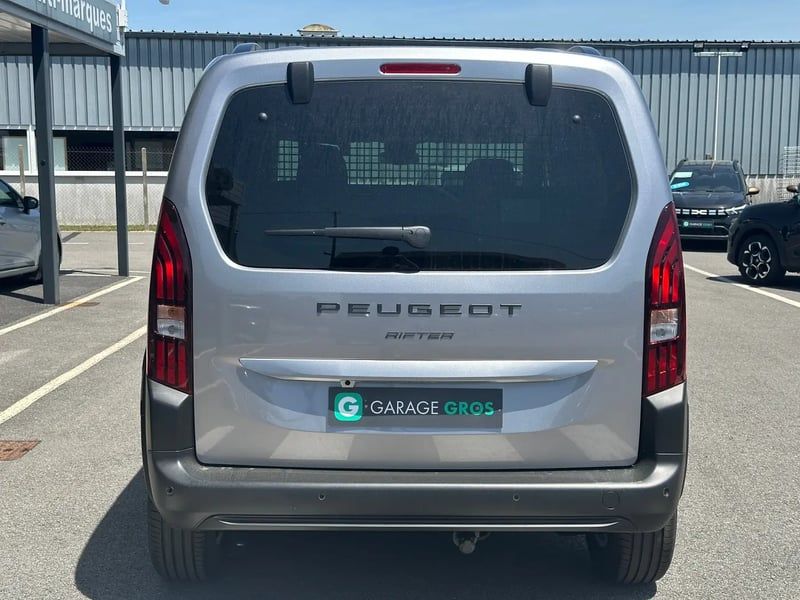 Photo de la voiture PEUGEOT RIFTER Standard BlueHDi 130 S&S EAT8 Allure