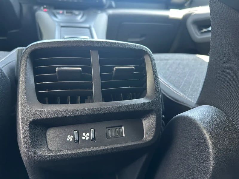Photo de la voiture PEUGEOT RIFTER Standard BlueHDi 130 S&S EAT8 Allure