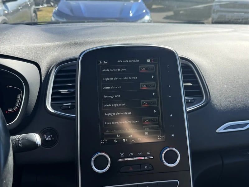 Photo de la voiture RENAULT SCENIC IV TCe 130 Energy Intens