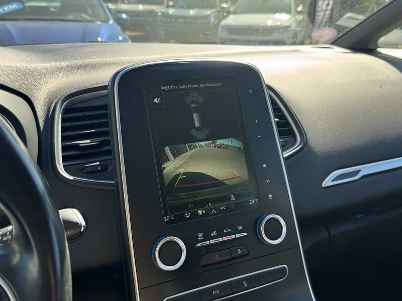 Photo de la voiture RENAULT SCENIC IV TCe 130 Energy Intens