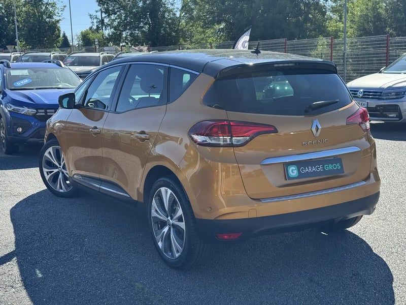 Photo de la voiture RENAULT SCENIC IV TCe 130 Energy Intens
