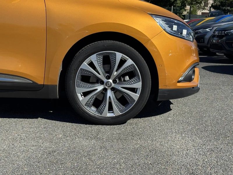 Photo de la voiture RENAULT SCENIC IV TCe 130 Energy Intens