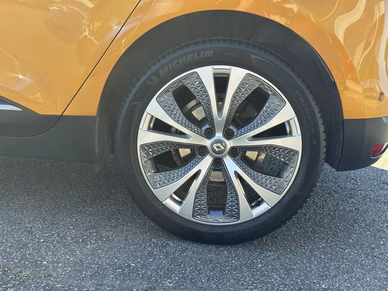 Photo de la voiture RENAULT SCENIC IV TCe 130 Energy Intens