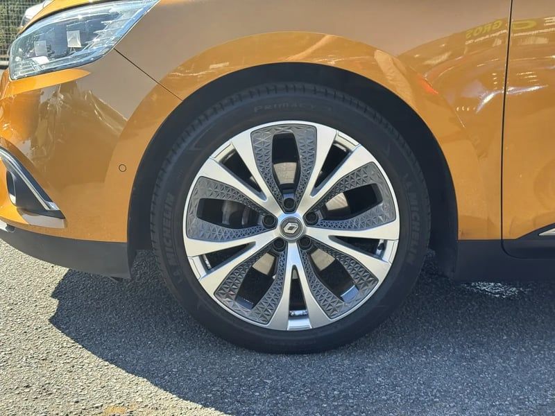 Photo de la voiture RENAULT SCENIC IV TCe 130 Energy Intens