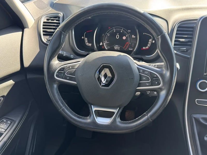 Photo de la voiture RENAULT SCENIC IV TCe 130 Energy Intens