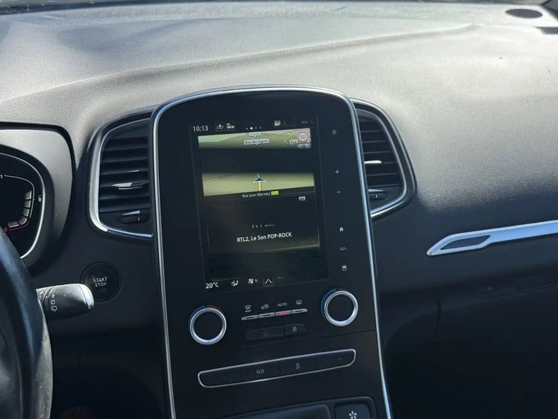 Photo de la voiture RENAULT SCENIC IV TCe 130 Energy Intens
