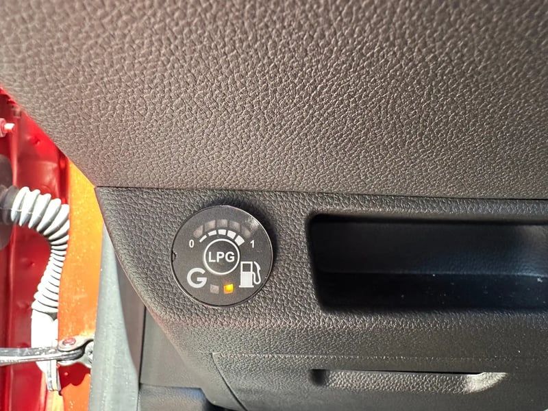 Photo de la voiture RENAULT CLIO V Eco-G 100 ch GSR2 Techno