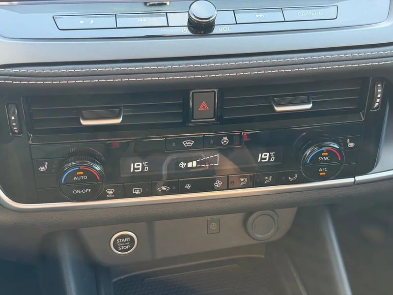 Photo de la voiture NISSAN QASHQAI Mild Hybrid 158 ch N-Connecta
