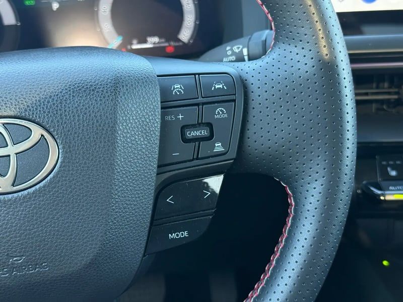Photo de la voiture TOYOTA C-HR Hybride 200 GR Sport