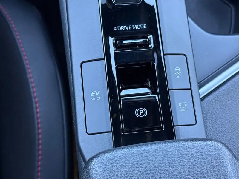 Photo de la voiture TOYOTA C-HR Hybride 200 GR Sport