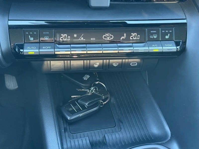 Photo de la voiture TOYOTA C-HR Hybride 200 GR Sport