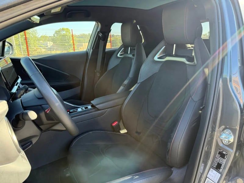 Photo de la voiture TOYOTA C-HR Hybride 200 GR Sport