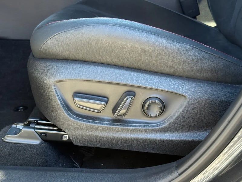 Photo de la voiture TOYOTA C-HR Hybride 200 GR Sport