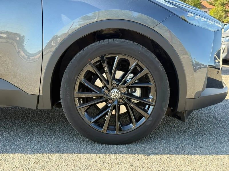 Photo de la voiture TOYOTA C-HR Hybride 200 GR Sport
