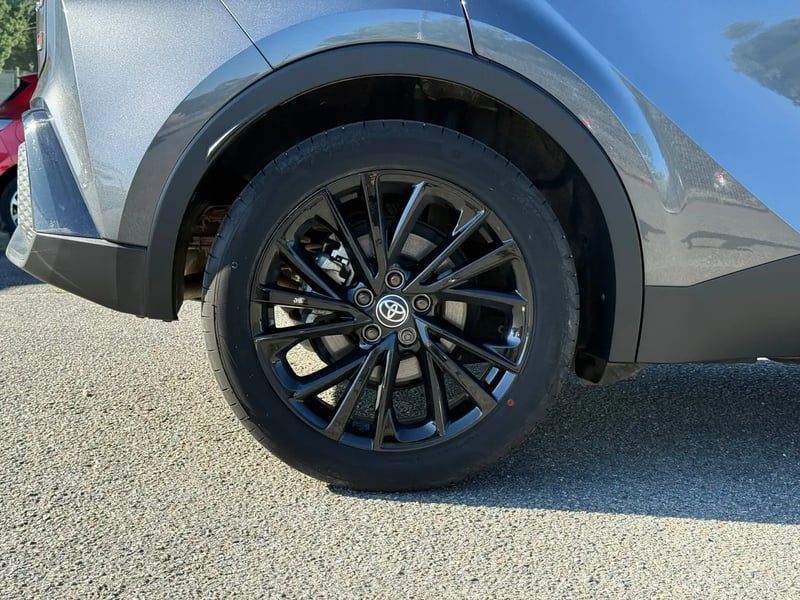 Photo de la voiture TOYOTA C-HR Hybride 200 GR Sport
