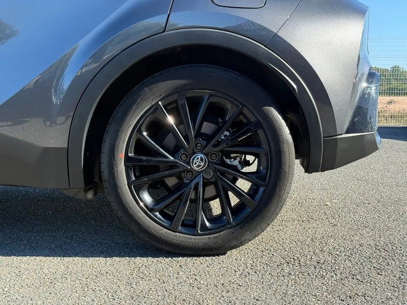 Photo de la voiture TOYOTA C-HR Hybride 200 GR Sport