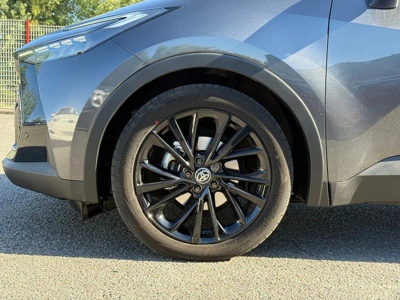 Photo de la voiture TOYOTA C-HR Hybride 200 GR Sport