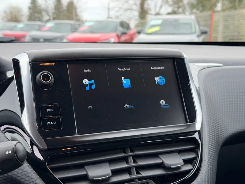 Photo de la voiture PEUGEOT 208 1.2 PureTech 82ch BVM5 Allure