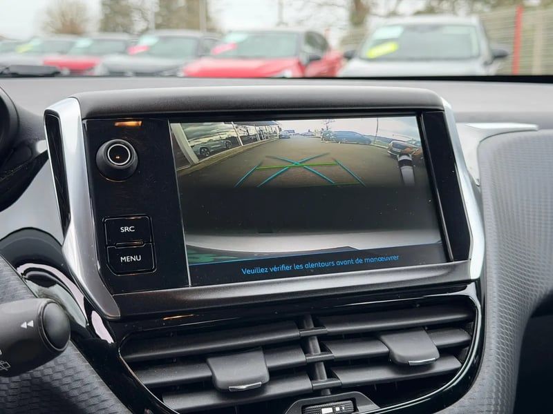 Photo de la voiture PEUGEOT 208 1.2 PureTech 82ch BVM5 Allure