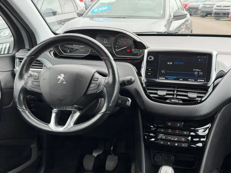 Photo de la voiture PEUGEOT 208 1.2 PureTech 82ch BVM5 Allure