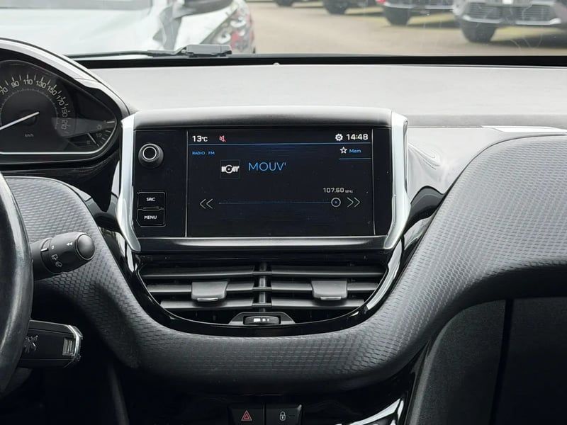 Photo de la voiture PEUGEOT 208 1.2 PureTech 82ch BVM5 Allure