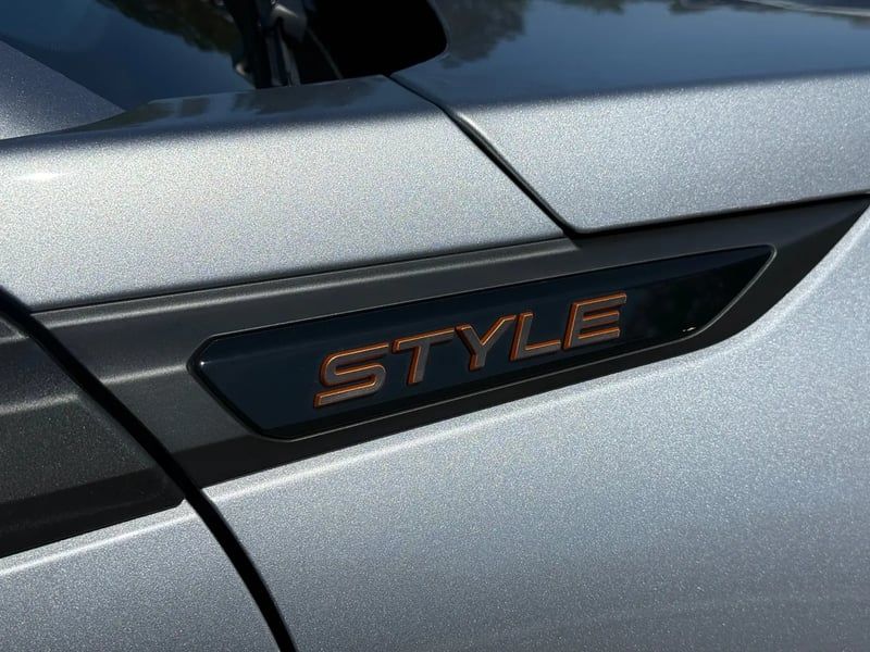 Photo de la voiture PEUGEOT 2008 Hybrid 145 e-DCS6 Style