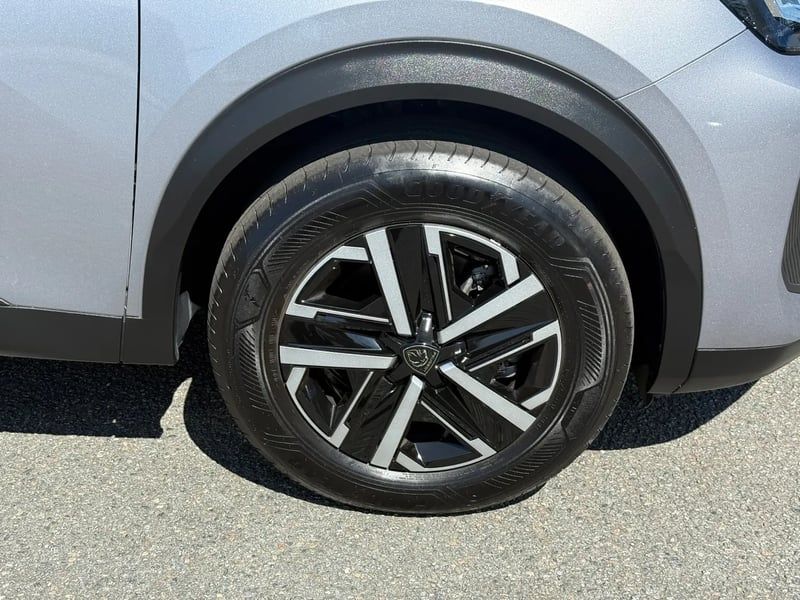 Photo de la voiture PEUGEOT 2008 Hybrid 145 e-DCS6 Style
