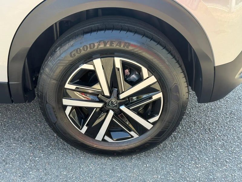 Photo de la voiture PEUGEOT 2008 Hybrid 145 e-DCS6 Style