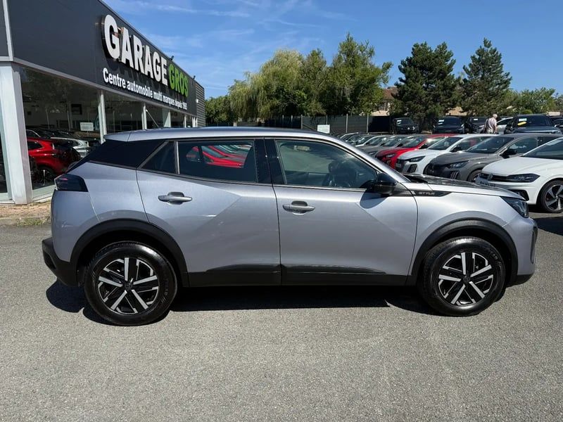 Photo de la voiture PEUGEOT 2008 Hybrid 145 e-DCS6 Style