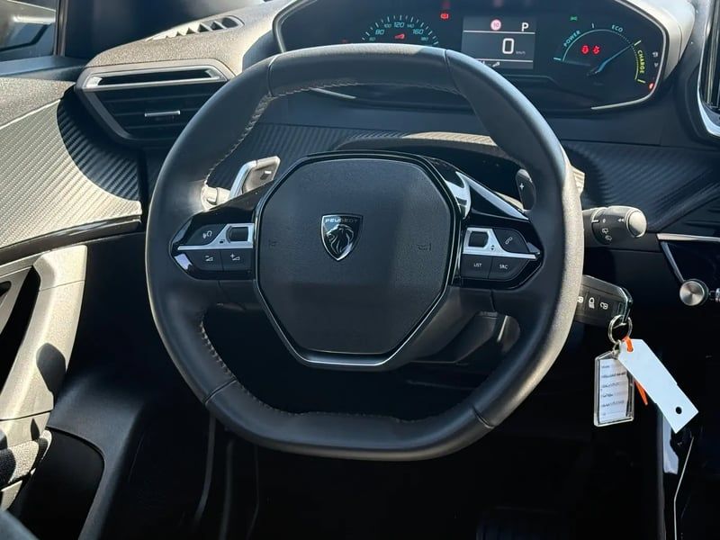 Photo de la voiture PEUGEOT 2008 Hybrid 145 e-DCS6 Style