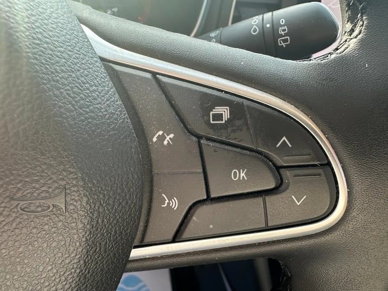 Photo de la voiture RENAULT MEGANE IV ESTATE Blue dCi 115 EDC Techno
