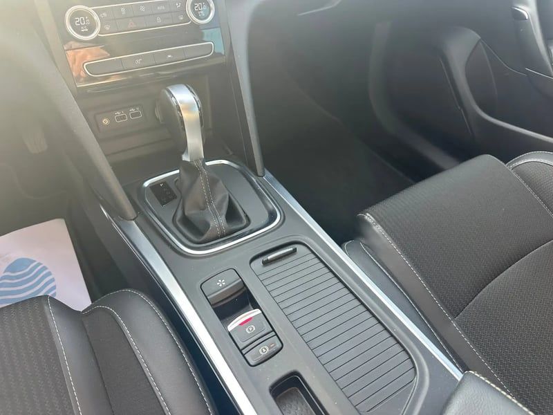 Photo de la voiture RENAULT MEGANE IV ESTATE Blue dCi 115 EDC Techno