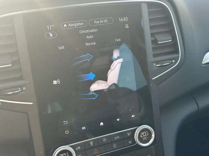 Photo de la voiture RENAULT MEGANE IV ESTATE Blue dCi 115 EDC Techno