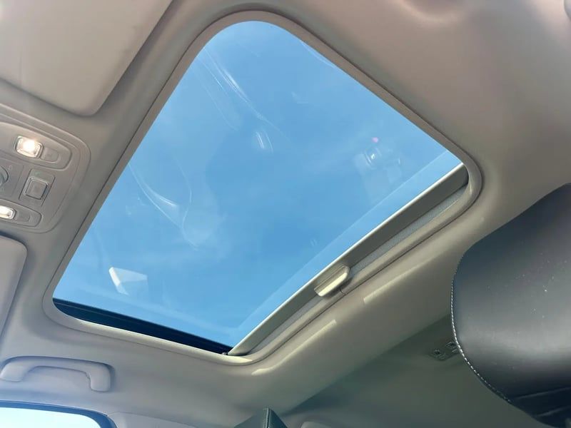 Photo de la voiture RENAULT MEGANE IV ESTATE Blue dCi 115 EDC Techno