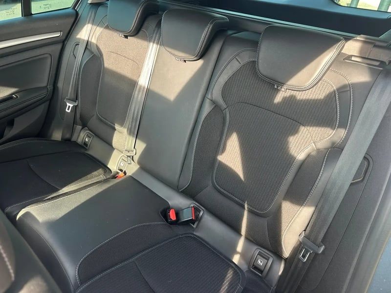 Photo de la voiture RENAULT MEGANE IV ESTATE Blue dCi 115 EDC Techno