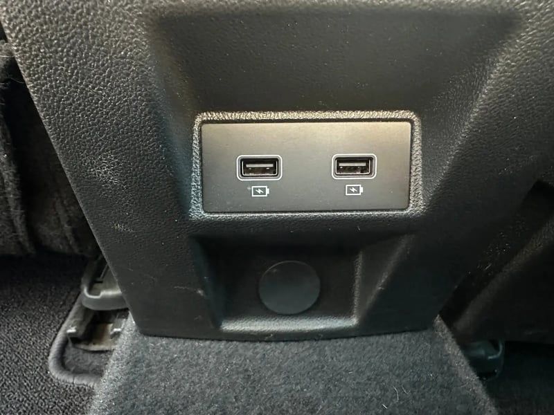 Photo de la voiture RENAULT MEGANE IV ESTATE Blue dCi 115 EDC Techno