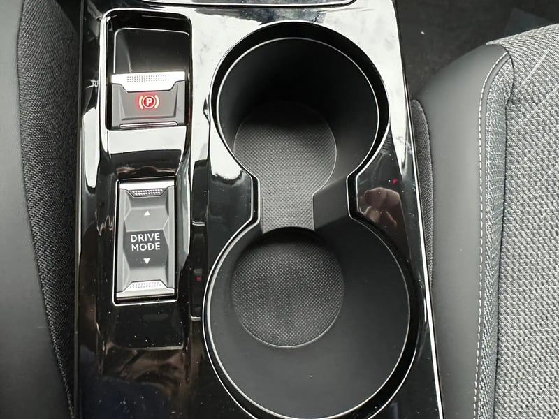 Photo de la voiture PEUGEOT 208 Hybrid 100 e-DCS6 Allure