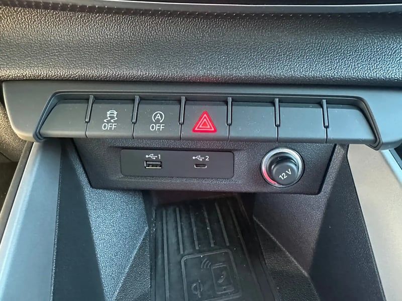 Photo de la voiture AUDI A1 SPORTBACK 25 TFSI 95 ch BVM5 S Line