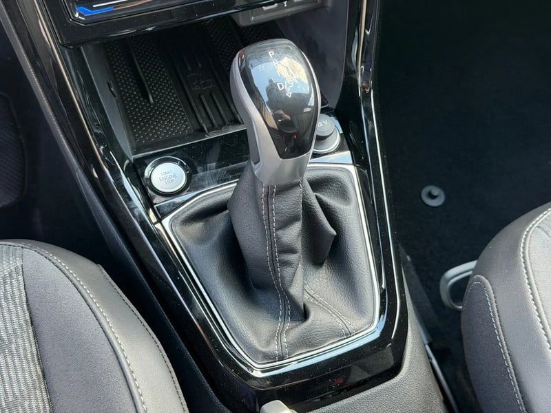 Photo de la voiture VOLKSWAGEN T-CROSS 1.0 TSI 116 Start/Stop DSG7 R-Line Edition
