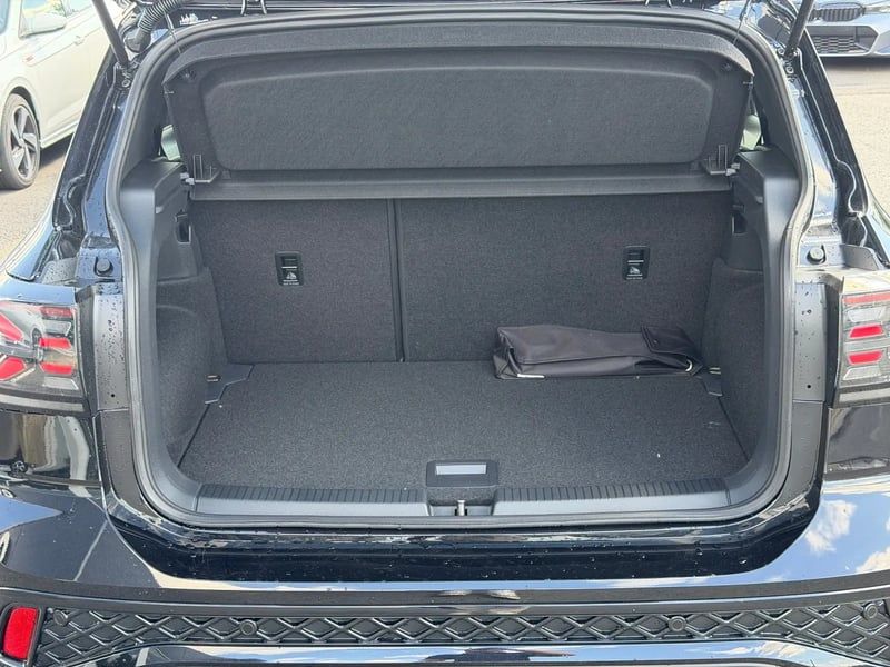 Photo de la voiture VOLKSWAGEN T-CROSS 1.0 TSI 116 Start/Stop DSG7 R-Line Edition