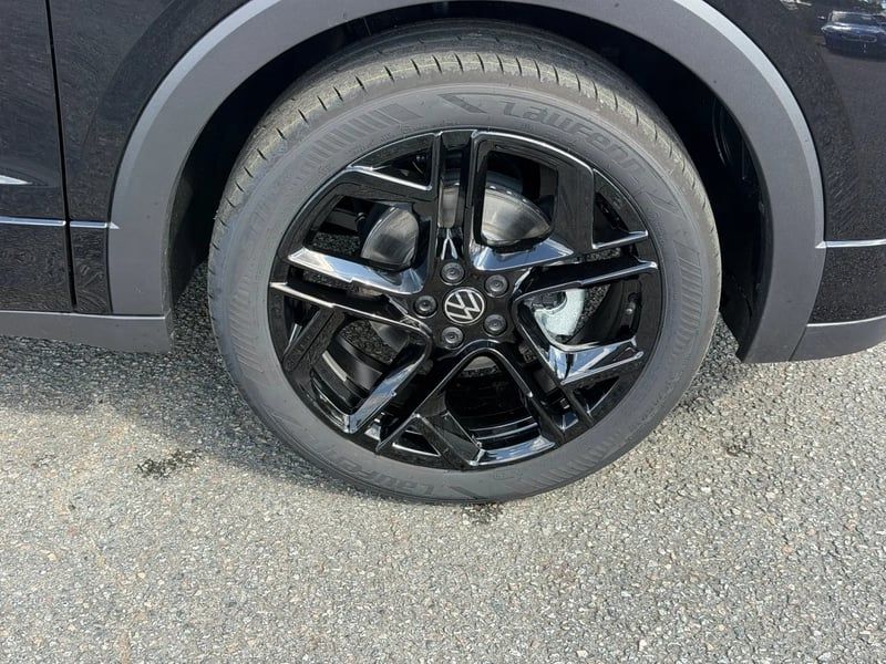 Photo de la voiture VOLKSWAGEN T-CROSS 1.0 TSI 116 Start/Stop DSG7 R-Line Edition