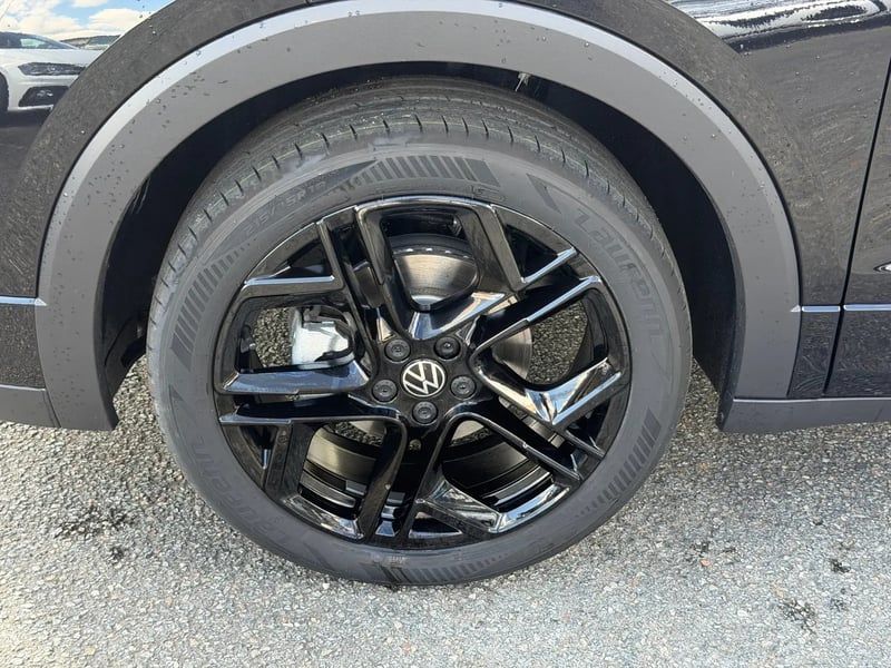 Photo de la voiture VOLKSWAGEN T-CROSS 1.0 TSI 116 Start/Stop DSG7 R-Line Edition