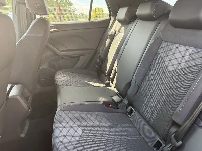 Photo de la voiture VOLKSWAGEN T-CROSS 1.0 TSI 116 Start/Stop DSG7 R-Line Edition