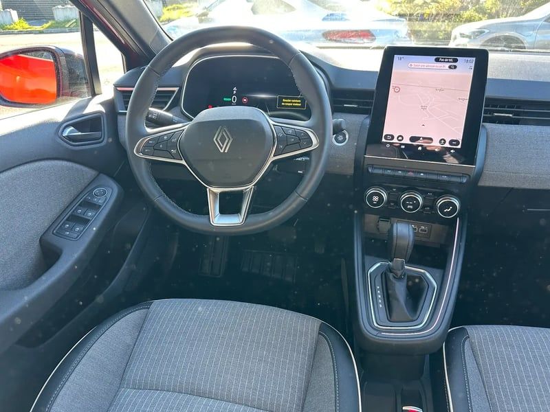 Photo de la voiture RENAULT CLIO V E-Tech full hybrid 145 ch GSR2 Techno