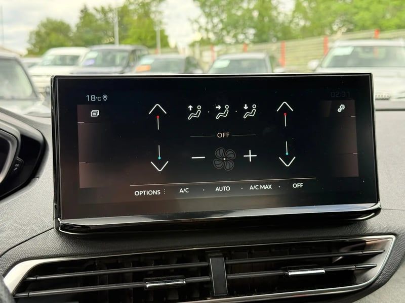 Photo de la voiture PEUGEOT 3008 PureTech 130ch S&S BVM6 GT