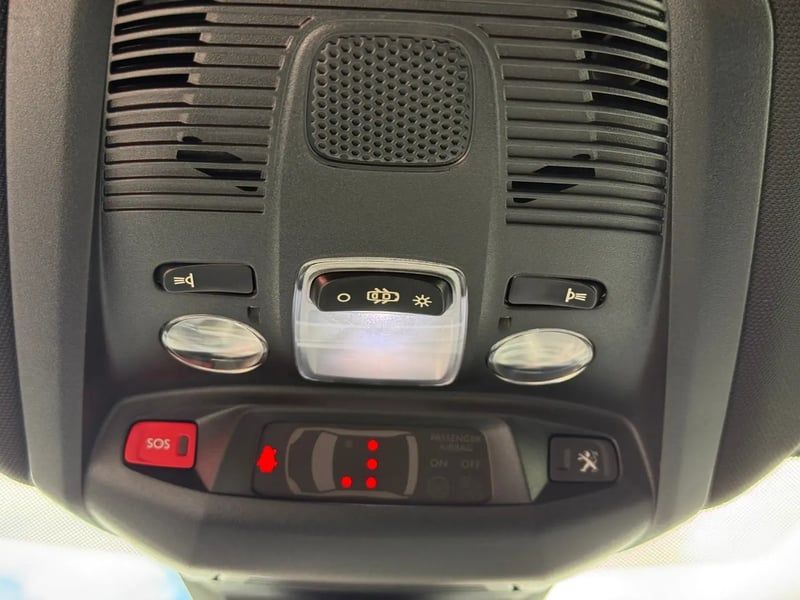 Photo de la voiture PEUGEOT 3008 PureTech 130ch S&S BVM6 GT