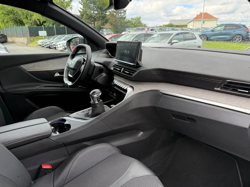 Photo de la voiture PEUGEOT 3008 PureTech 130ch S&S BVM6 GT