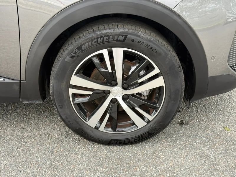 Photo de la voiture PEUGEOT 3008 PureTech 130ch S&S BVM6 GT